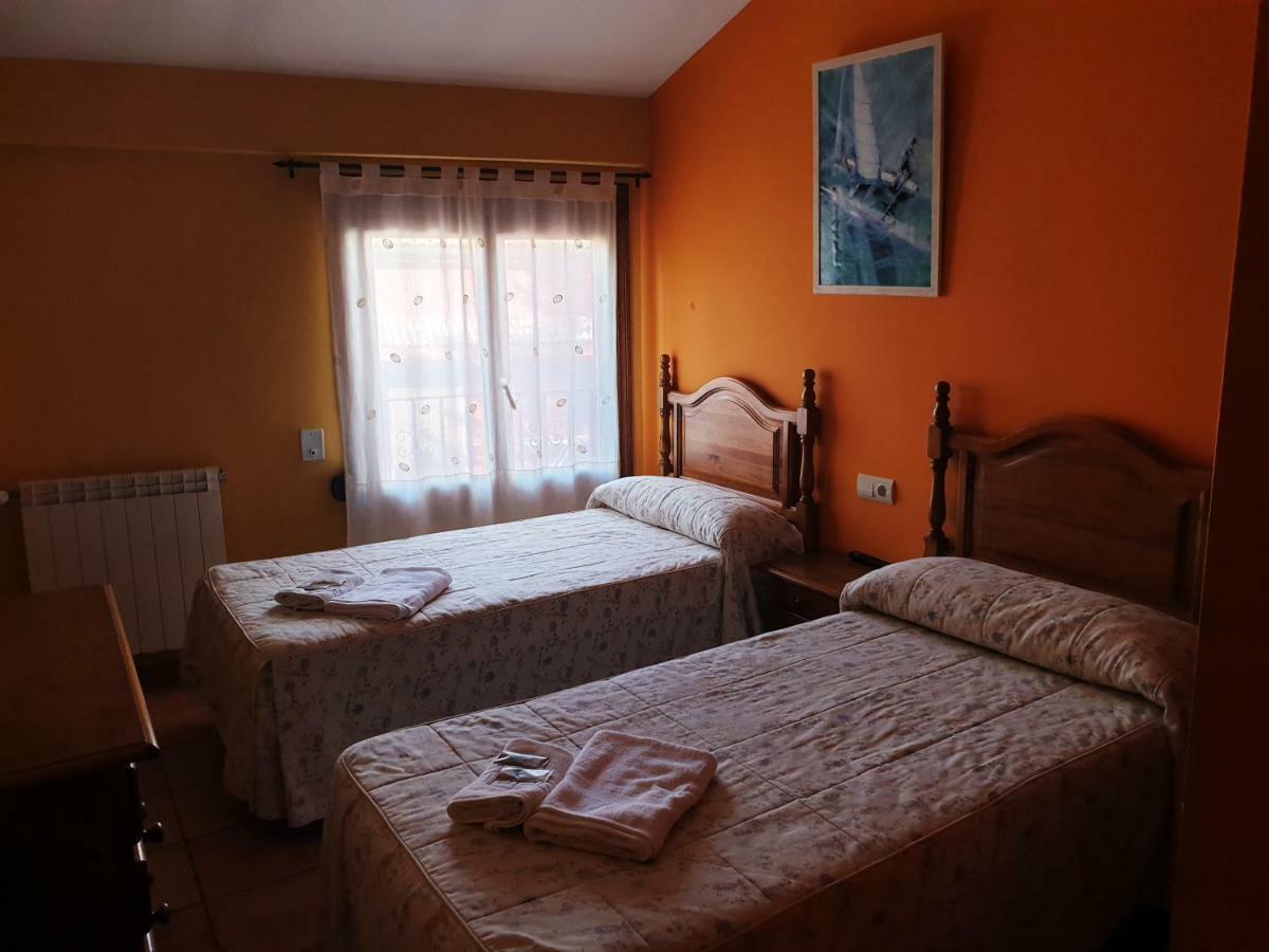 Hotel Торрес-де-Альбаррасин Экстерьер фото